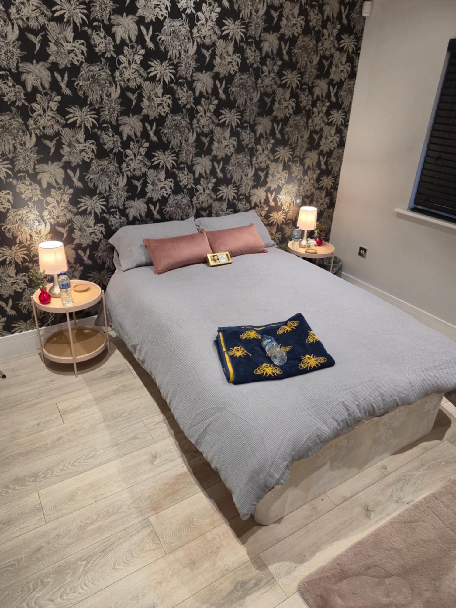 The Crown Radnage Hotel Buitenkant foto
