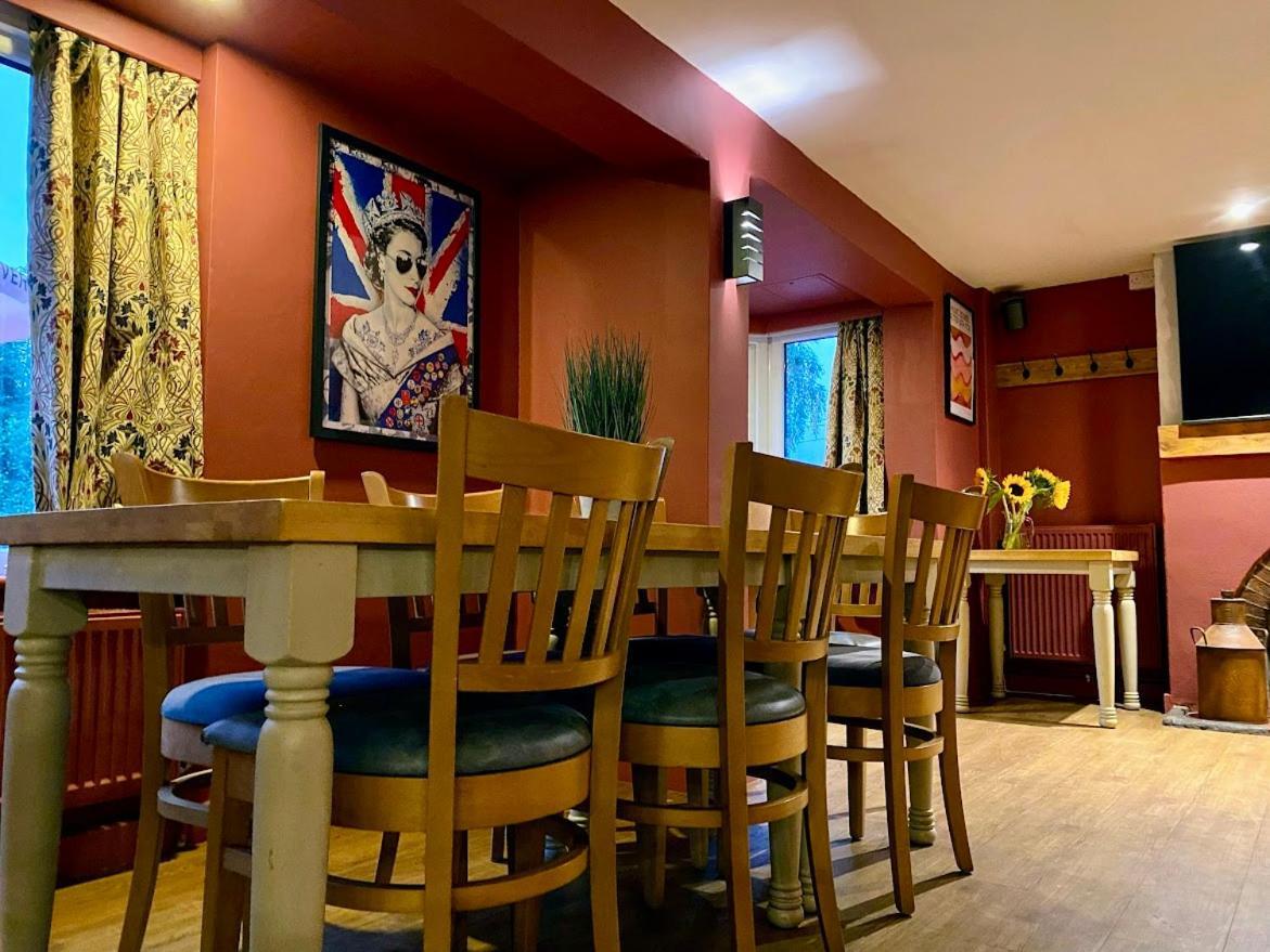 The Crown Radnage Hotel Buitenkant foto